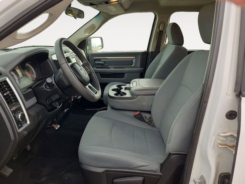 Used 2018 RAM 1500 Classic SLT image 9