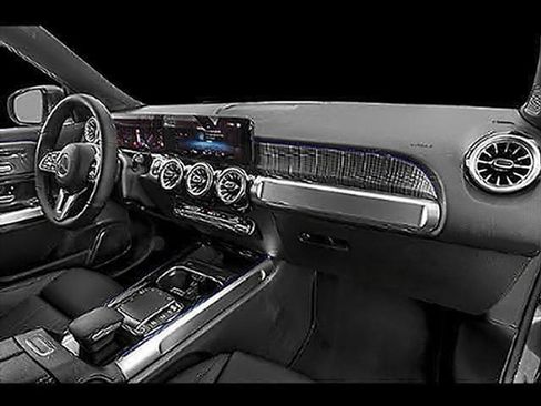 Used 2023 Mercedes-Benz GLB 250 4MATIC image 29