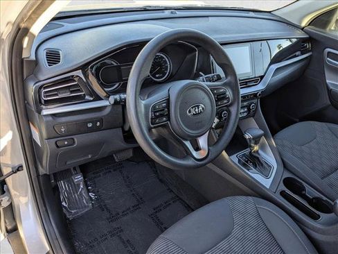 Used 2020 Kia Niro LX image 10