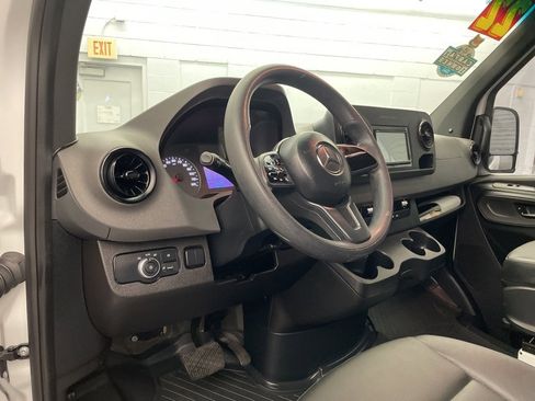 Used 2022 Mercedes-Benz Sprinter 144 Cargo image 7