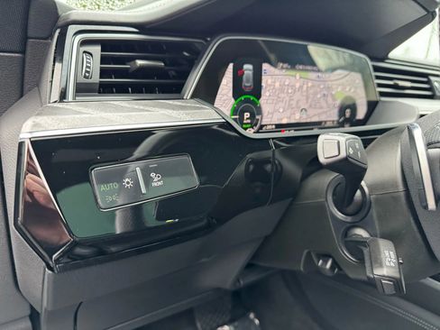 Used 2022 Audi e-tron S Premium Plus image 28