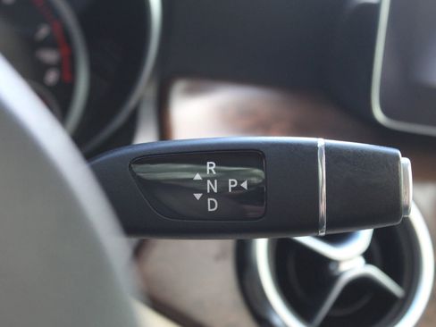 Used 2019 Mercedes-Benz GLA 250 4MATIC image 30