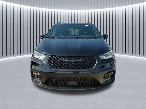 New 2026 Chrysler Pacifica Select w/ S Appearance Package image 21