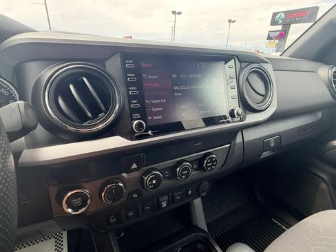 Used 2020 Toyota Tacoma TRD Off-Road w/ Exterior Package AWD/4WD image 18