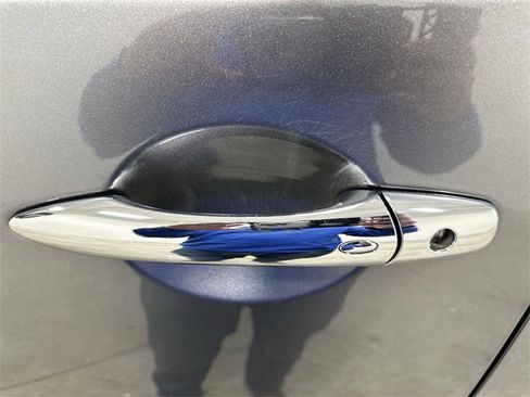 Used 2022 Nissan Armada SL w/ Captain's Chairs Package image 13