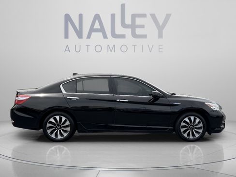 Used 2017 Honda Accord Touring image 4