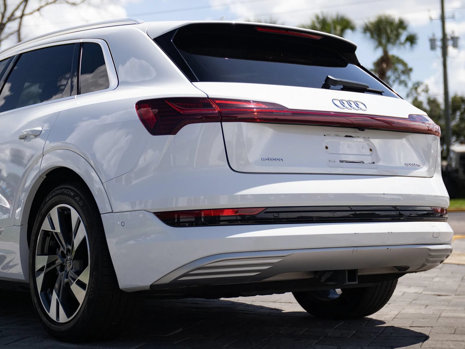 Used 2021 Audi e-tron Premium Plus w/ Premium Plus Package AWD/4WD image 10