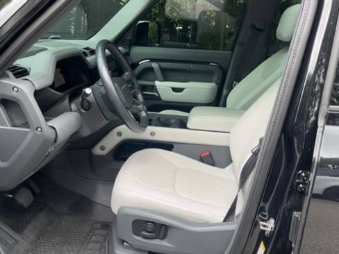 Certified 2025 Land Rover Defender 110 X-Dynamic SE AWD/4WD image 5