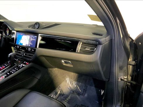 Certified 2024 Porsche Macan AWD/4WD image 22