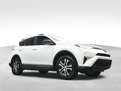 Used 2017 Toyota RAV4 LE FWD image 41
