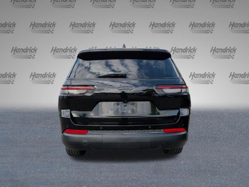 Used 2023 Jeep Grand Cherokee L Laredo image 8