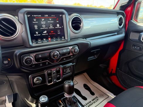 Used 2021 Jeep Wrangler Unlimited Sahara w/ Uconnect 4C Nav & Sound Group AWD/4WD image 9