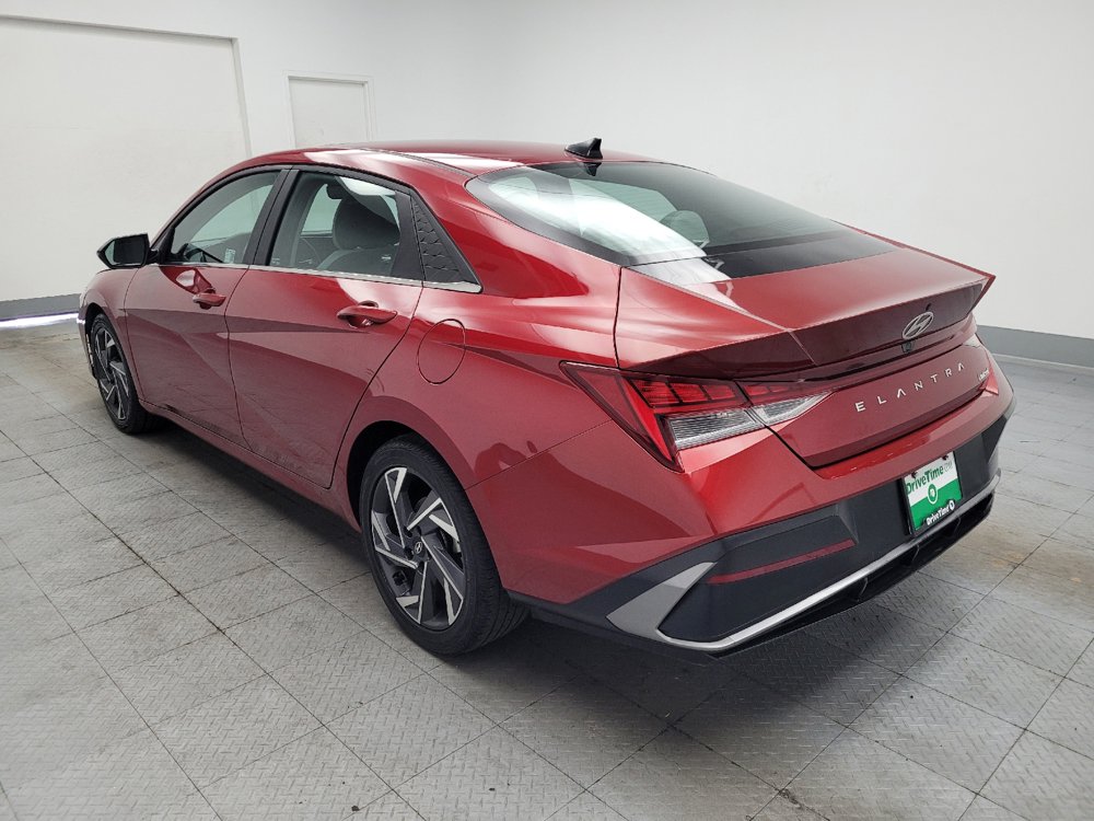 Used 2025 Hyundai Elantra Limited FWD image 5