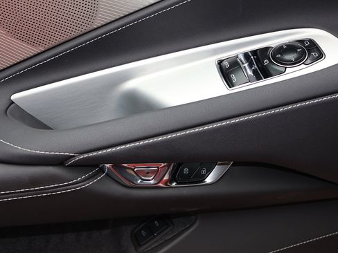 Used 2025 Chevrolet Corvette Z06 RWD image 11