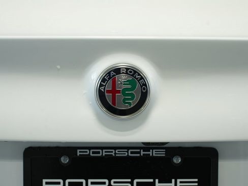 Used 2022 Alfa Romeo Giulia Veloce image 16