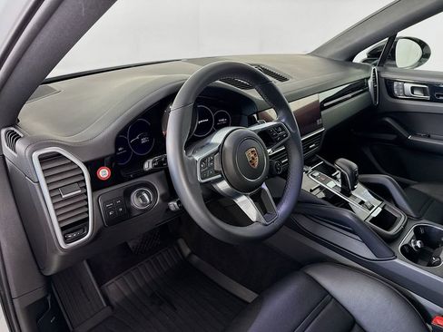 Certified 2023 Porsche Cayenne Platinum Edition AWD/4WD image 4