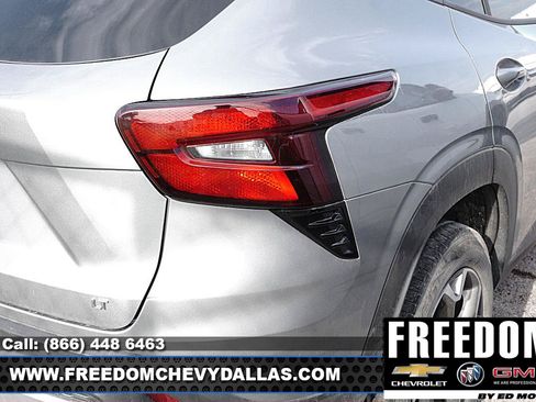 Used 2025 Chevrolet Trax LT w/ Driver Confidence Package FWD image 10