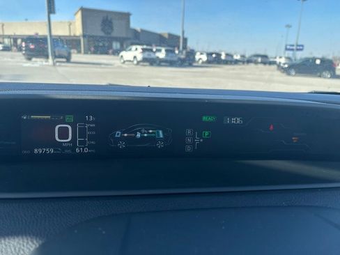 Used 2017 Toyota Prius Prime Premium image 21