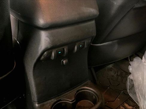 Used 2017 Jeep Wrangler Unlimited Sahara image 30