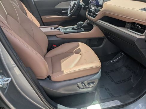 Certified 2025 Toyota Grand Highlander AWD image 19