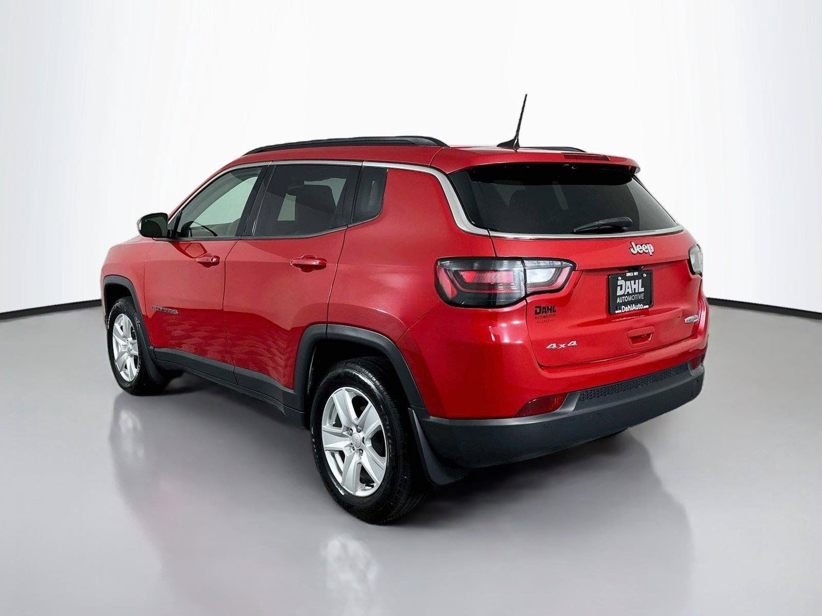 Used 2022 Jeep Compass Latitude w/ Sun and Sound Group AWD/4WD image 10