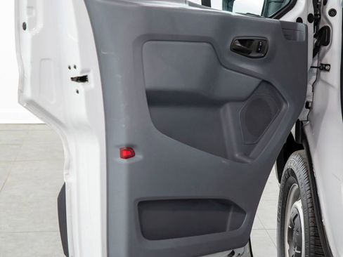Used 2018 Ford Transit 150 XL image 8