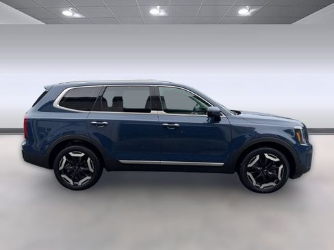 Used 2025 Kia Telluride S FWD image 8