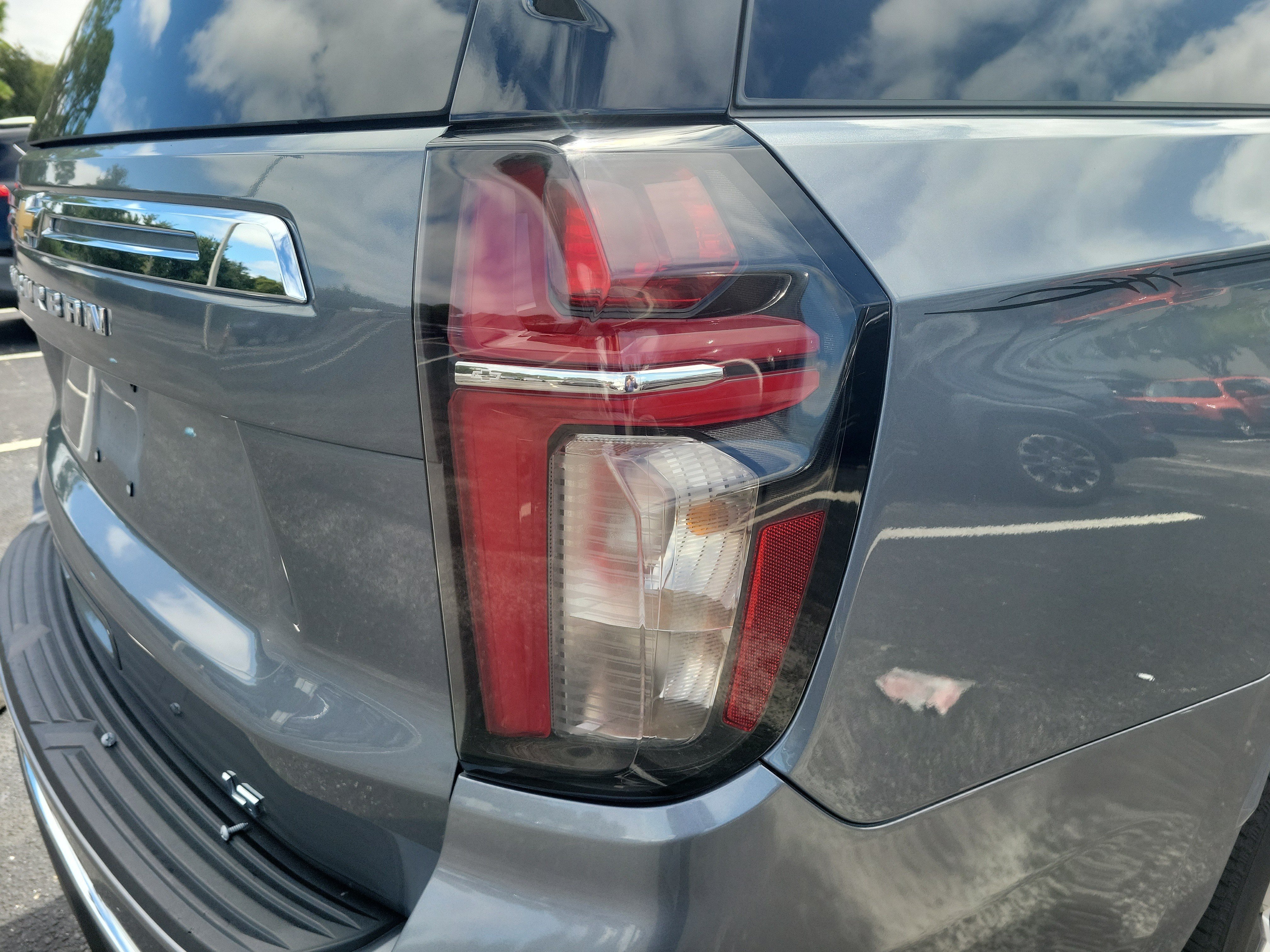 Used 2022 Chevrolet Suburban LT w/ Luxury Package AWD/4WD image 10