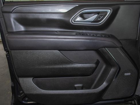 Used 2022 Chevrolet Suburban RST w/ Luxury Package image 10