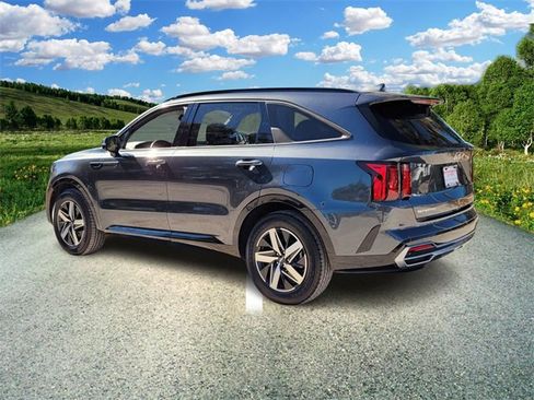 Used 2023 Kia Sorento S image 3
