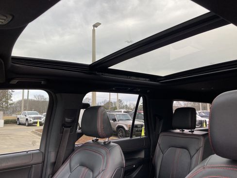 Used 2022 Ford Expedition Max Limited image 10