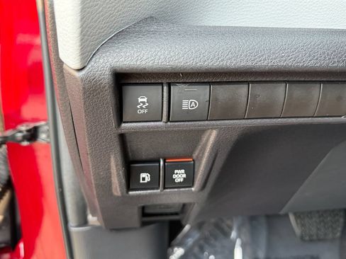 Used 2025 Toyota Sienna LE FWD image 35