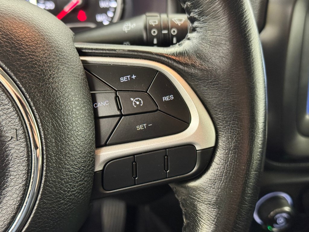 Used 2018 Jeep Renegade Latitude w/ Cold Weather Group AWD/4WD image 23