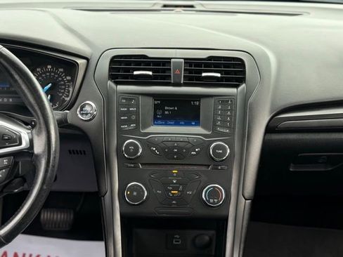 Used 2018 Ford Fusion SE w/ Equipment Group 201A image 23