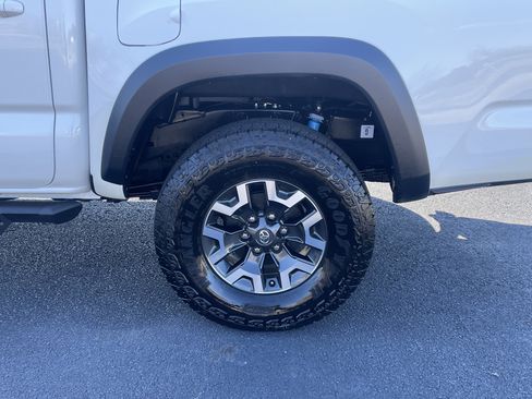 Used 2023 Toyota Tacoma TRD Off-Road w/ Advanced Technology Package image 35