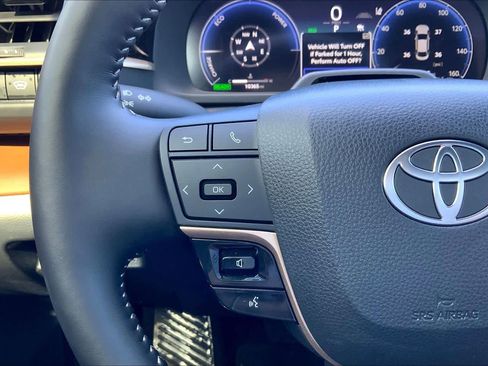 Used 2025 Toyota Crown Limited image 24