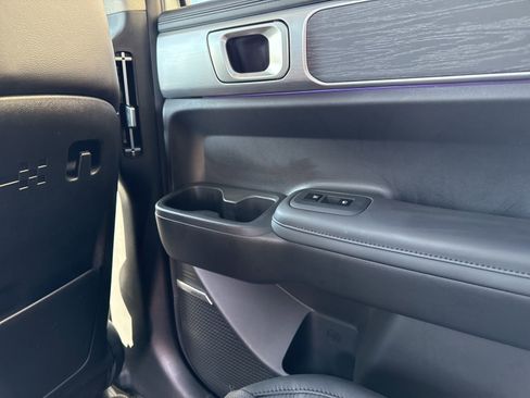 Used 2025 Hyundai Santa Fe Limited image 21