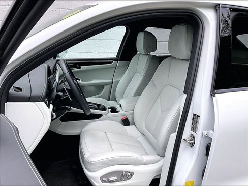 Certified 2025 Porsche Macan S AWD/4WD image 5