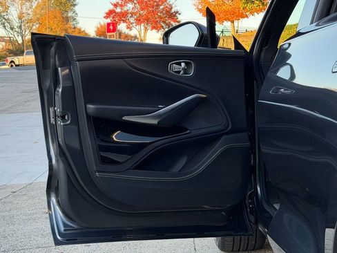 Used 2022 Aston Martin DBX image 17