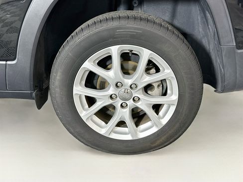 Used 2018 Jeep Cherokee Latitude FWD image 11