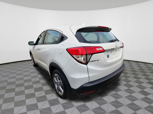 Certified 2022 Honda HR-V LX image 3