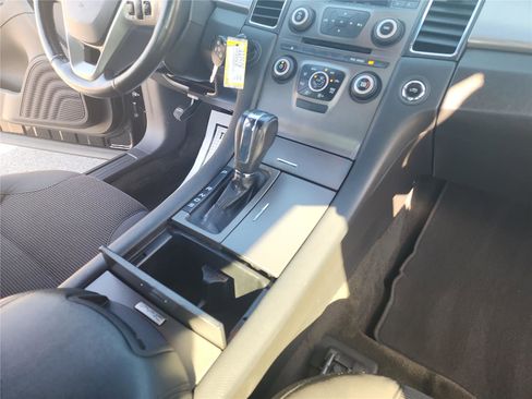 Used 2016 Ford Taurus SEL image 23