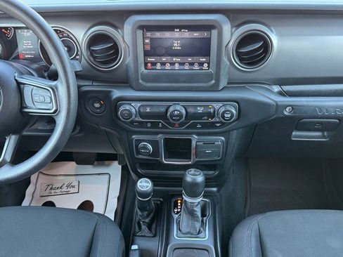 Used 2022 Jeep Wrangler Unlimited Sport image 16