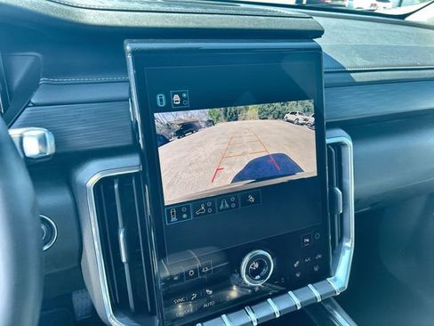 Used 2025 GMC Acadia Elevation image 14