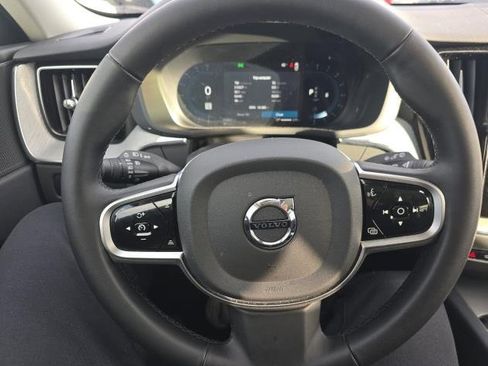 Certified 2025 Volvo XC60 B5 Plus image 7