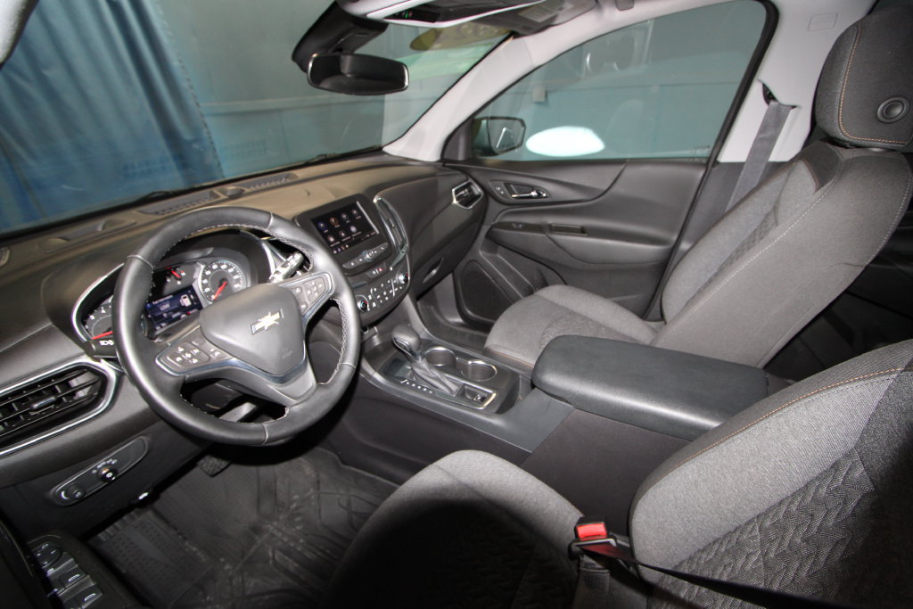 Used 2024 Chevrolet Equinox LT w/ LPO, Floor Liner Package FWD image 2