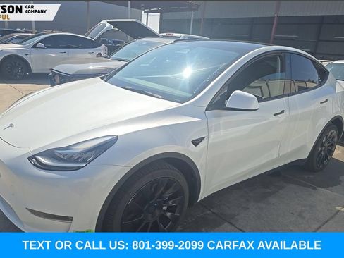 Used 2023 Tesla Model Y Long Range AWD/4WD image 1
