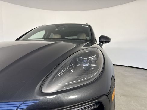 Certified 2024 Porsche Macan AWD/4WD image 11