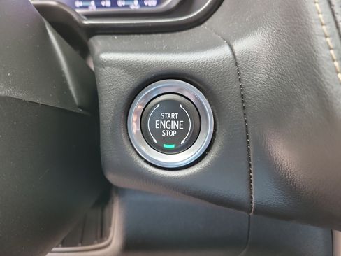 Used 2023 Chevrolet Suburban Premier image 15