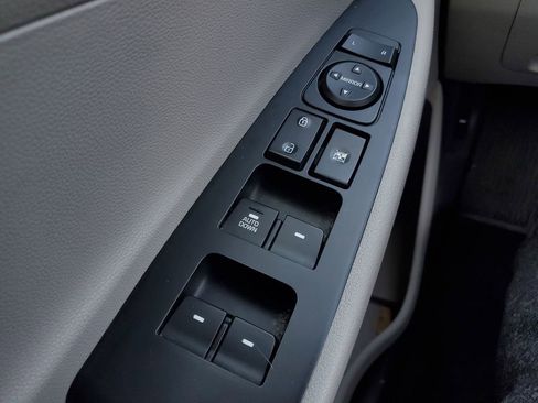 Used 2020 Hyundai Tucson SE image 18